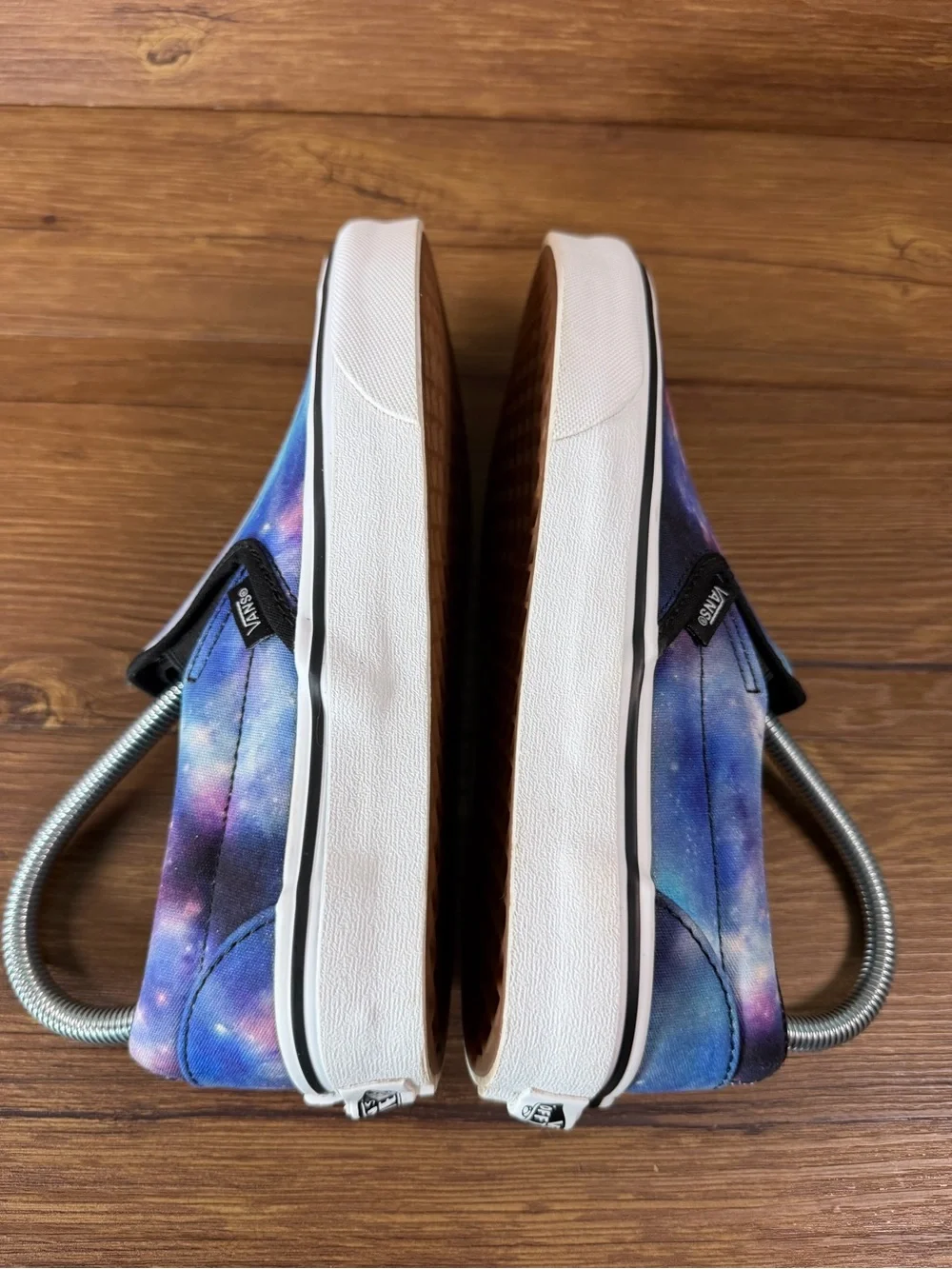 Vans ships within